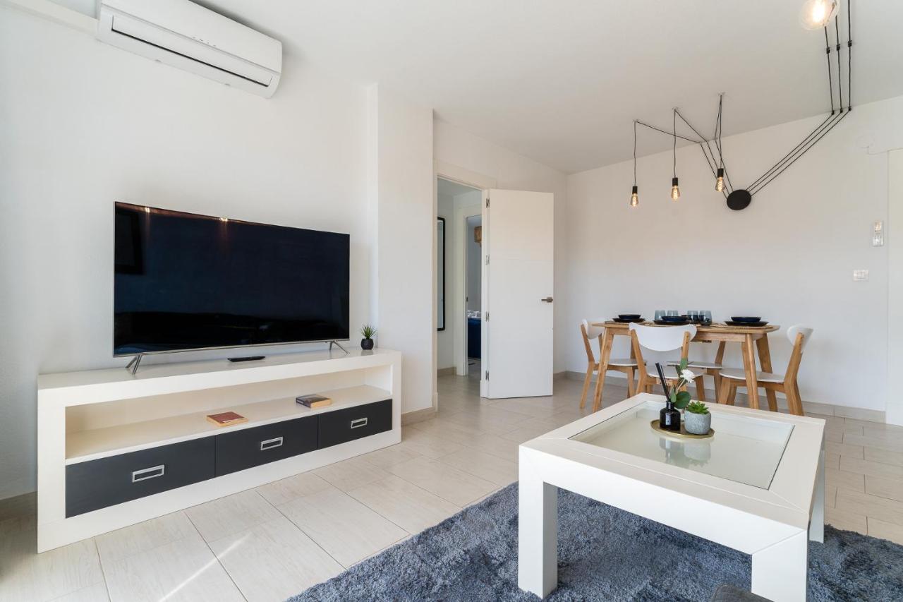 Sea View 2 Bedroom Apartment 2 Min Away From The Beach Torremolinos Dış mekan fotoğraf