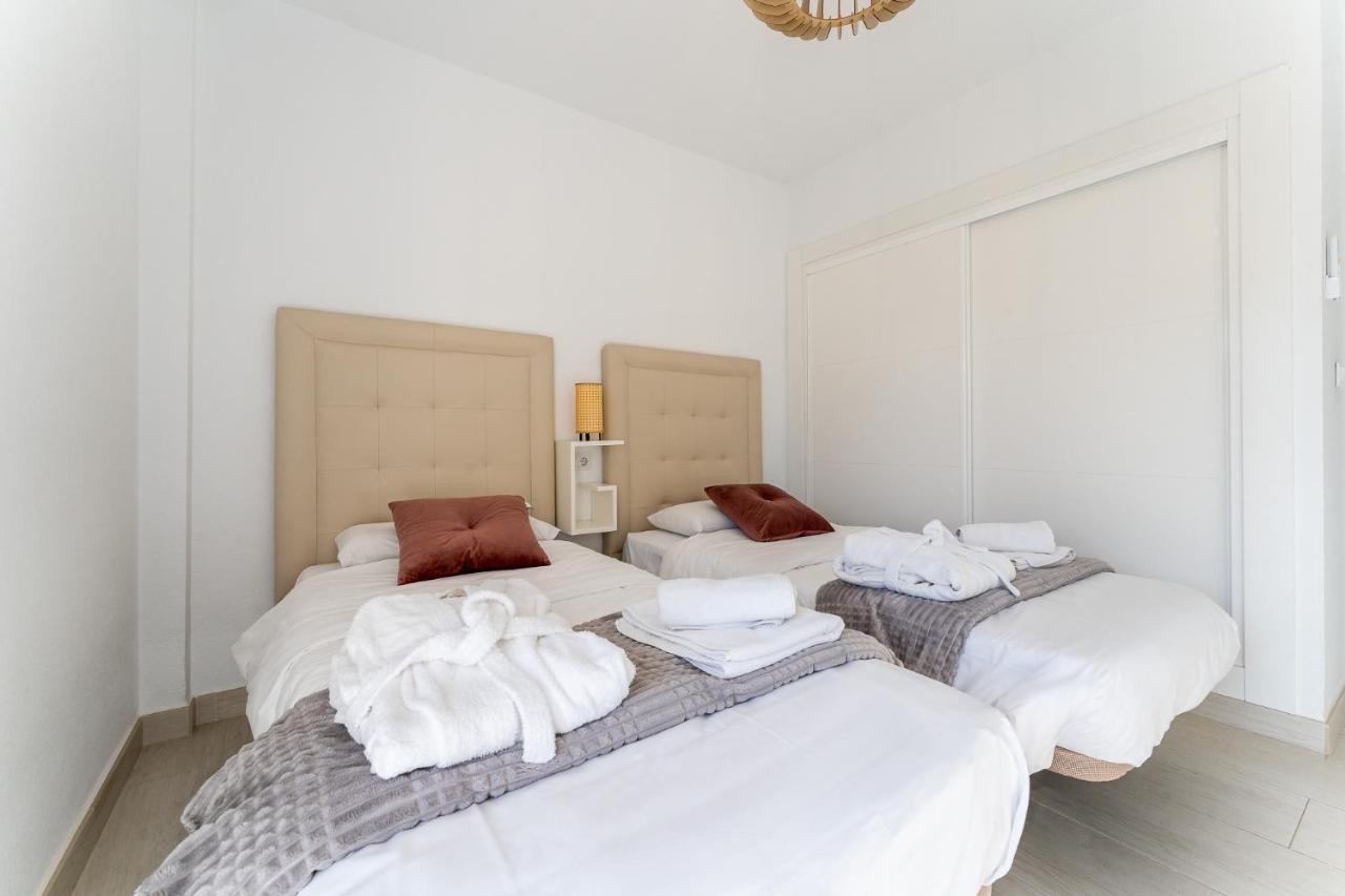 Sea View 2 Bedroom Apartment 2 Min Away From The Beach Torremolinos Dış mekan fotoğraf